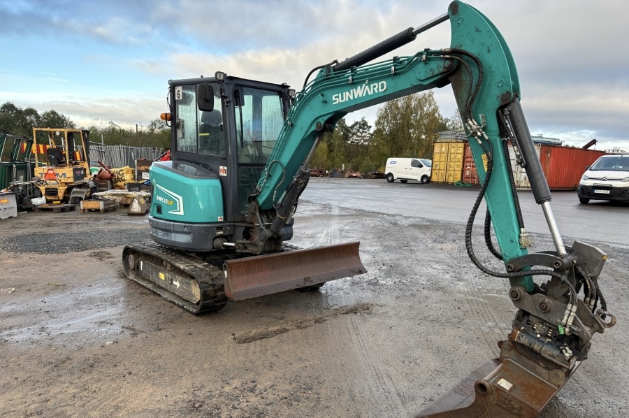 Mini pelle Sunward SWE35UF Tiltrotator